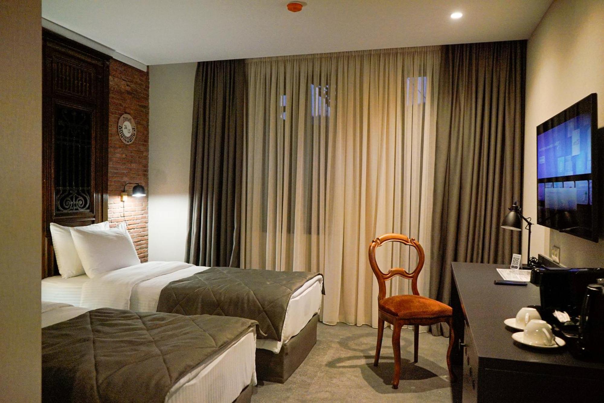 Tbilisee Hotel Тбилиси Экстерьер фото