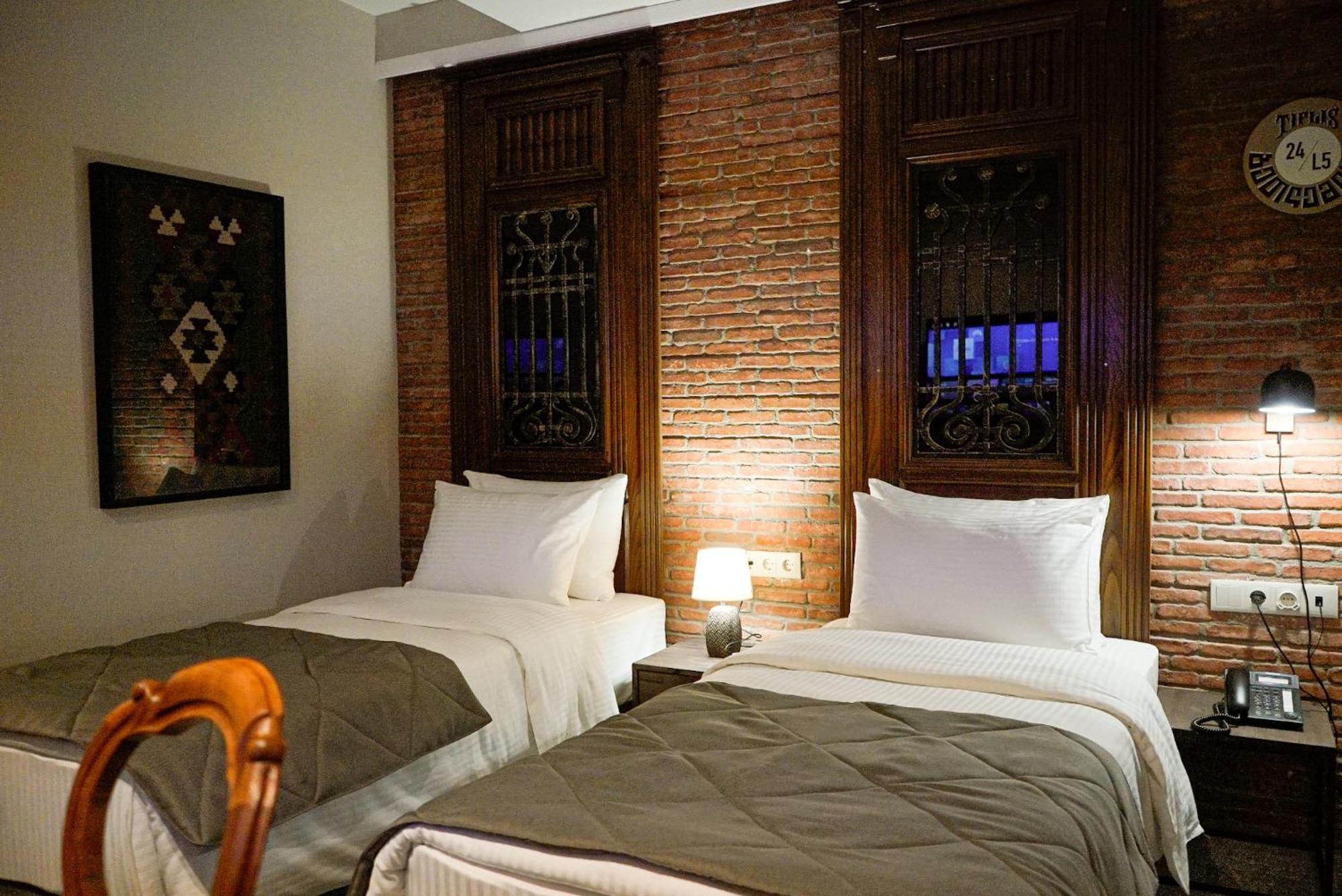 Tbilisee Hotel Тбилиси Экстерьер фото