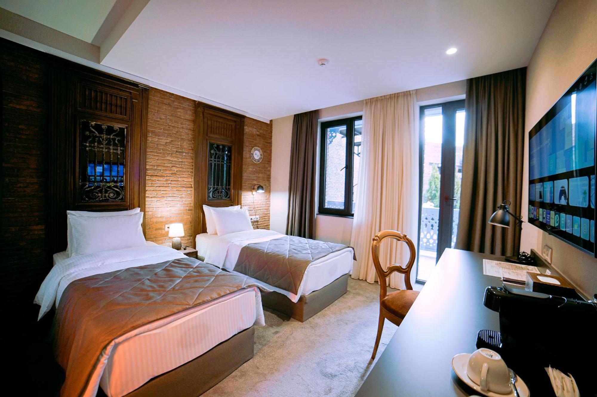 Tbilisee Hotel Тбилиси Экстерьер фото